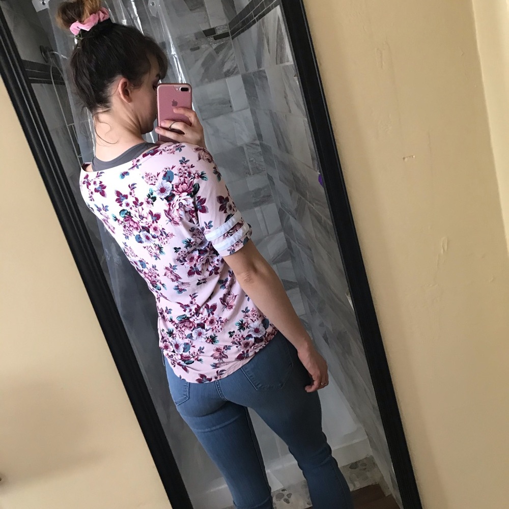 Cute Flower Top - Picture 5 of 5